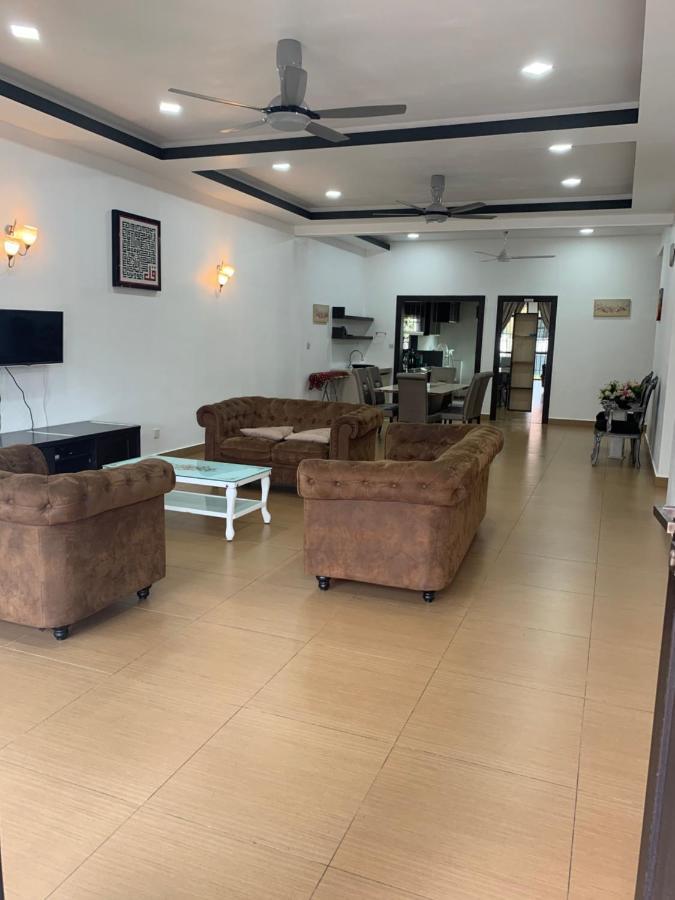 Villaparadise Homestay Batu Pahat Kültér fotó