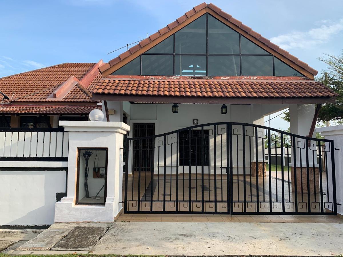 Villaparadise Homestay Batu Pahat Kültér fotó