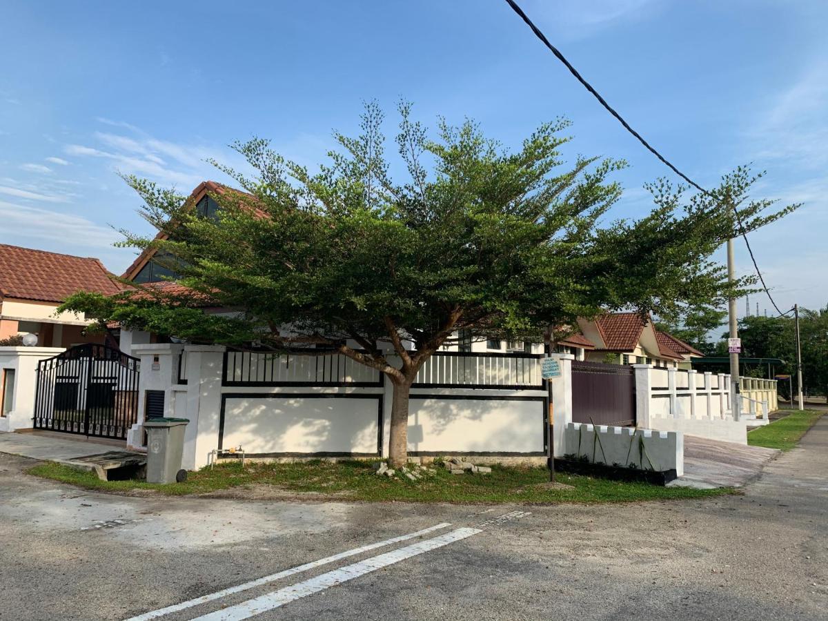 Villaparadise Homestay Batu Pahat Kültér fotó