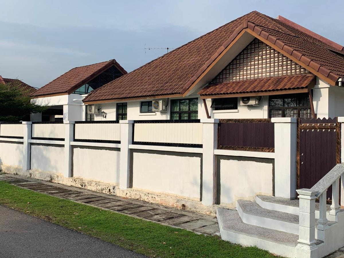 Villaparadise Homestay Batu Pahat Kültér fotó