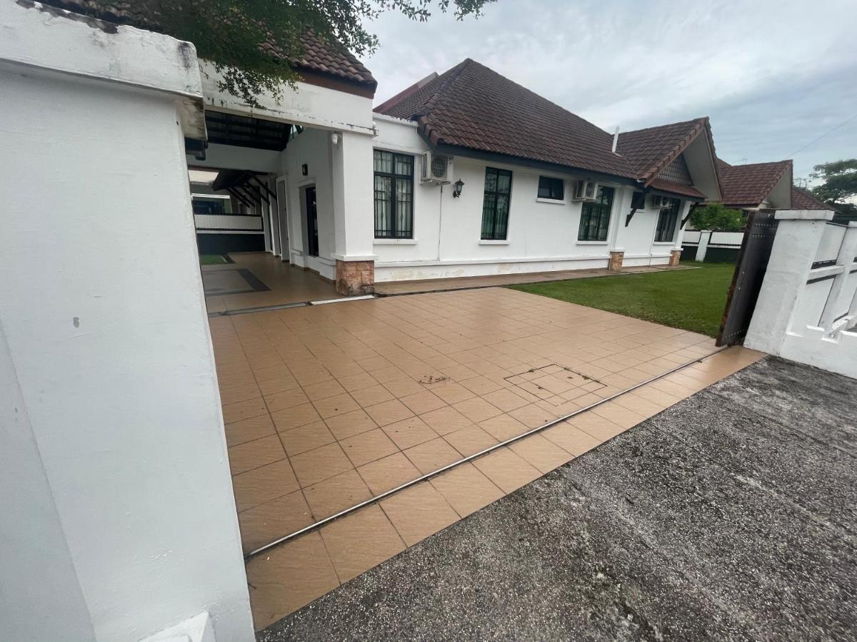 Villaparadise Homestay Batu Pahat Kültér fotó