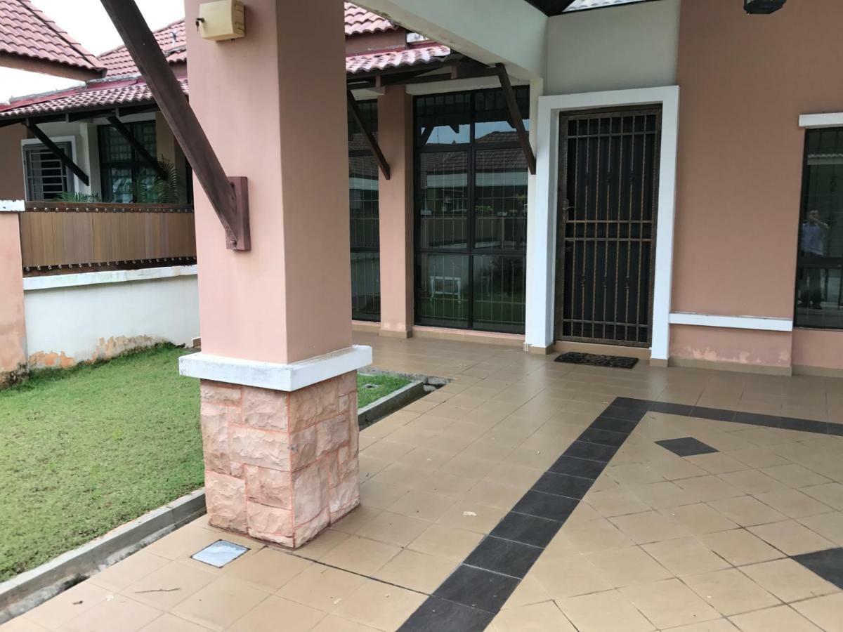 Villaparadise Homestay Batu Pahat Kültér fotó